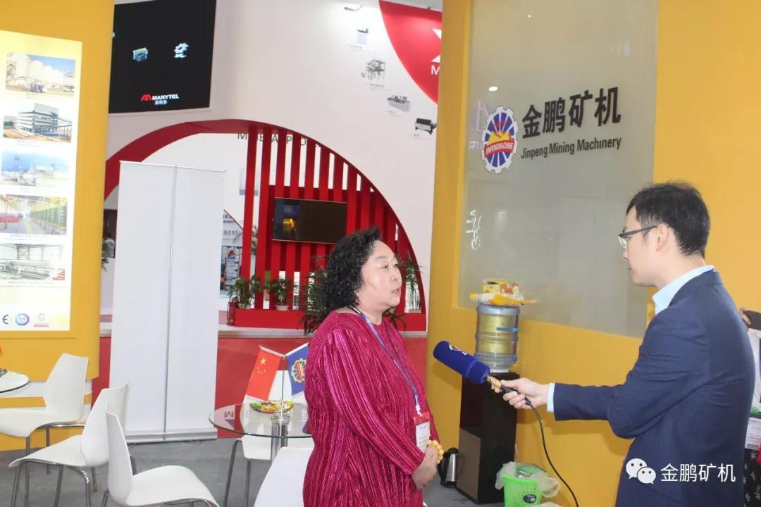 于建環(huán)董事長接受天津電視臺(tái)采訪 于建環(huán)董事長接受天津電視臺(tái)采訪